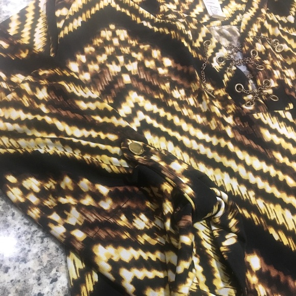 Classic Go To Leopard Dress with Chain V neck - Picture 2 of 5